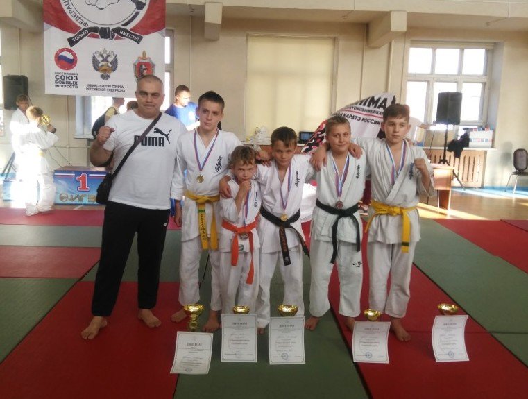Юные нижегородские каратисты привезли девять медалей с соревнований из Иванова - фото 1