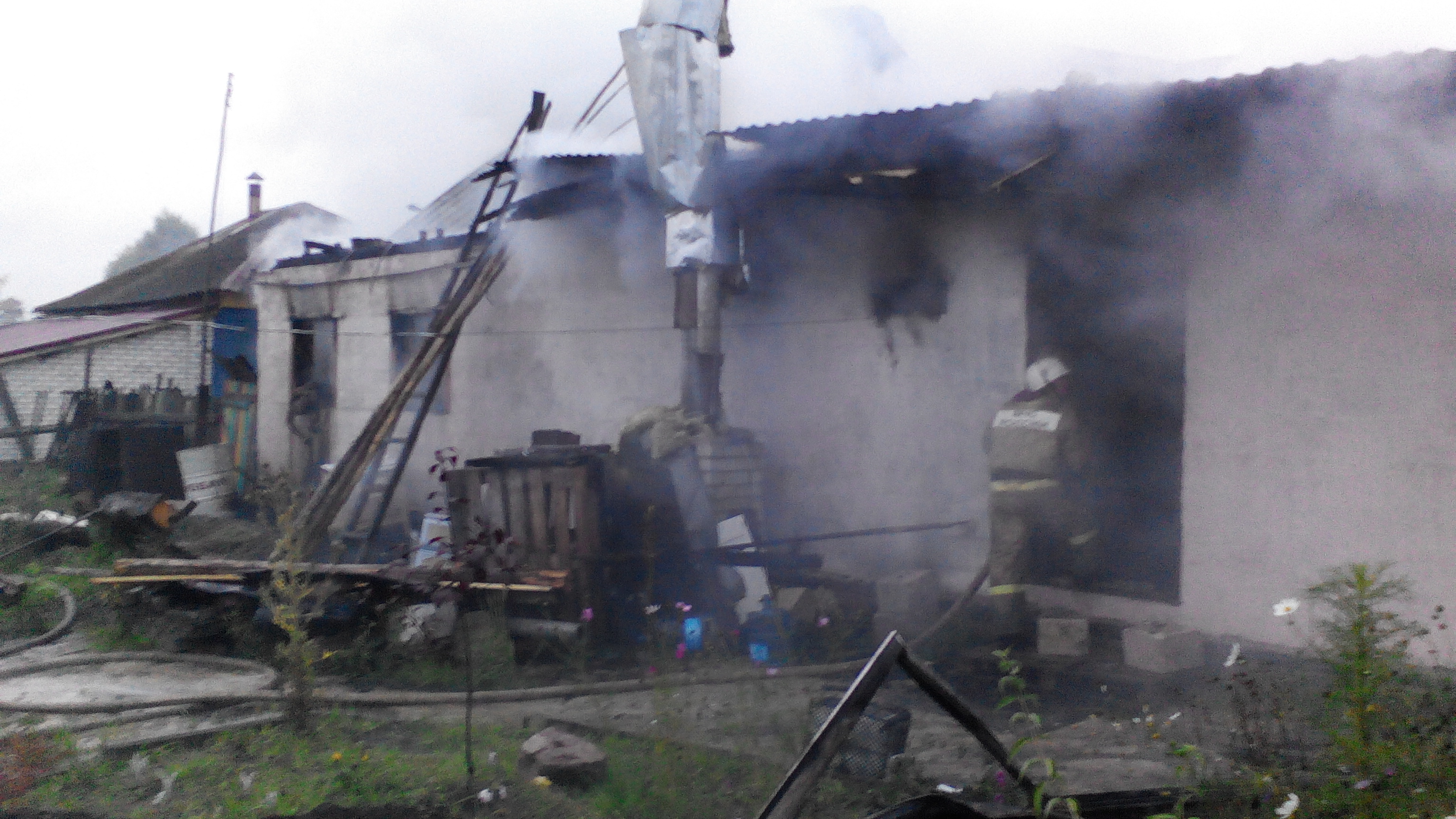 Семья из четырех человек погибла на пожаре в Чкаловском районе (Фото) - фото 3