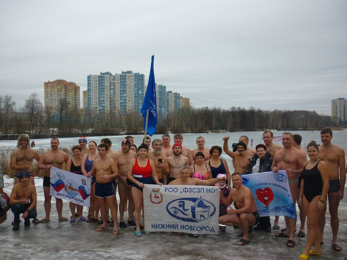 Почти сто моржей собрал нижегородский чемпионат по зимнему плаванию - фото 1