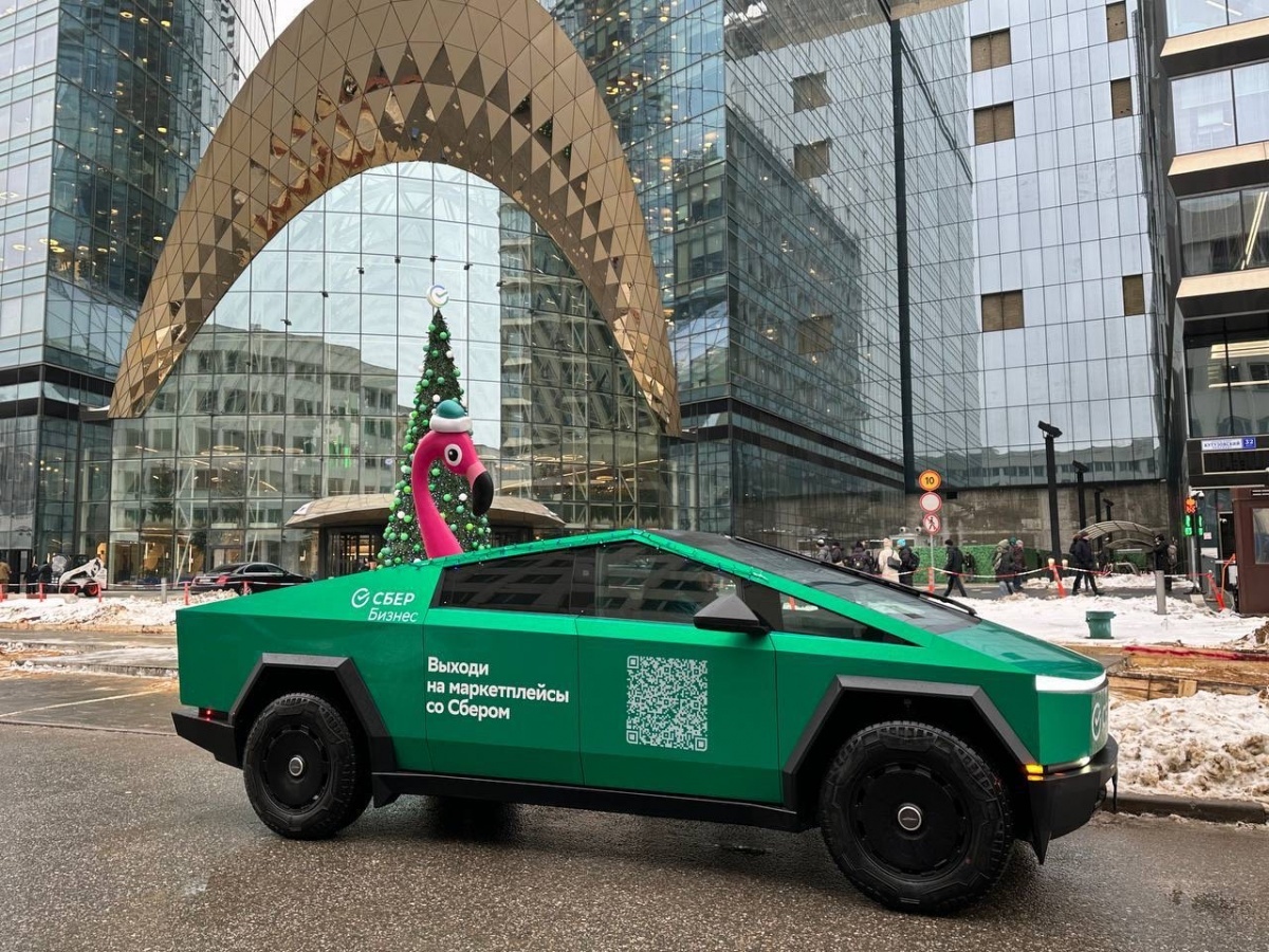 Электромобиль Tesla за 30 млн рублей замечен на улицах Нижнего Новгорода - фото 1