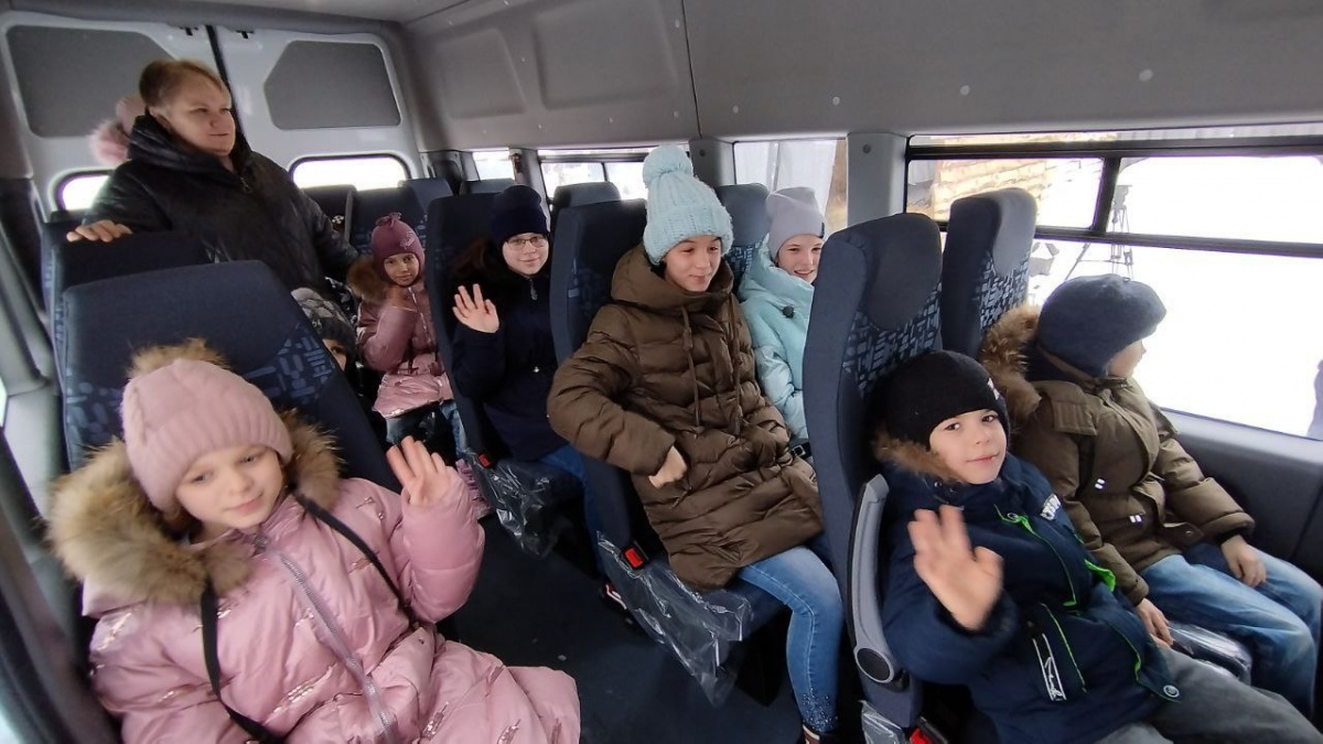 Микроавтобус подарили нижегородской многодетной семье - фото 1