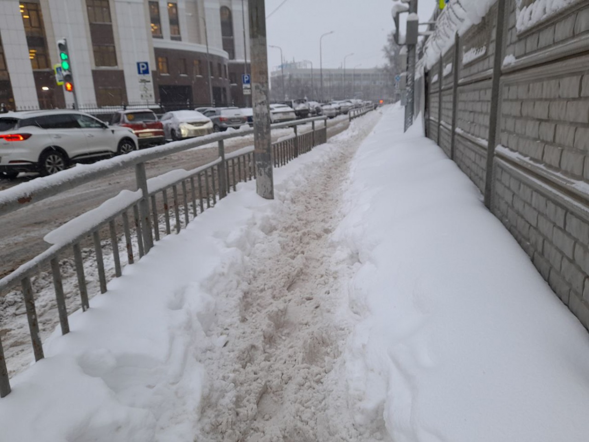 «Сугробы по шею». Показываем, что творится сейчас во дворах Нижнего Новгорода - фото 9