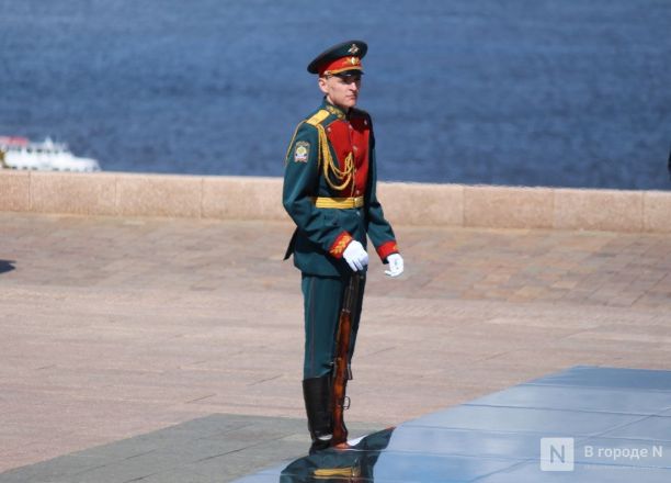Без парада и салюта: как прошел День Победы в Нижнем Новгороде — фоторепортаж - фото 73