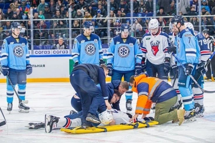 Получивший шайбой по голове хоккеист нижегородского &laquo;Торпедо&raquo; переломов не заработал - фото 1