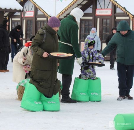 С блинами и в сугробах: как прошла Масленица в Нижнем Новгороде — фоторепортаж - фото 120