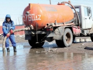 В Канавинском районе откачивают воду с затопленных улиц