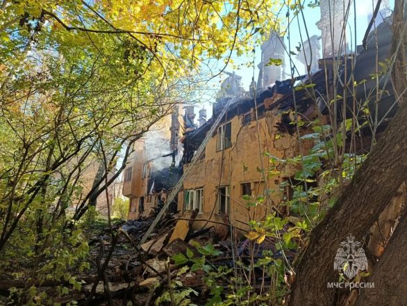 Появились фотографии с места крупного пожара в трехэтажке в Нижнем Новгороде - фото 5