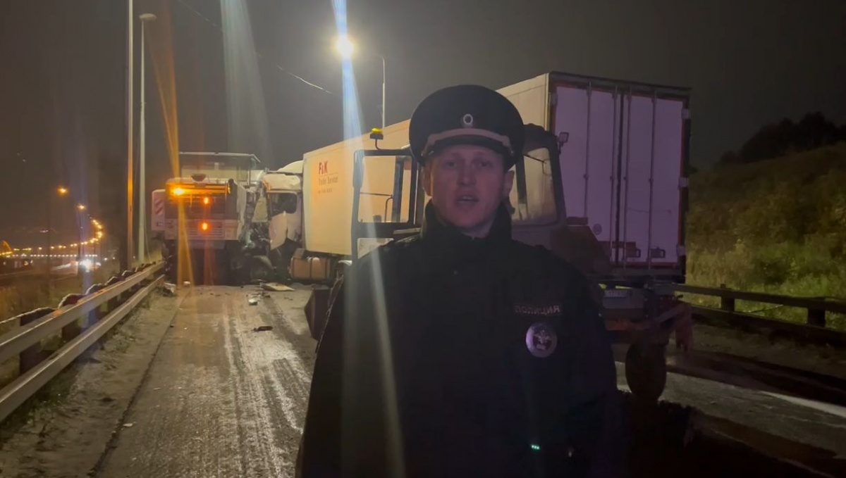 Жуткое ДТП с фурой и трактором случилось в Нижнем Новгороде: есть погибший - фото 1