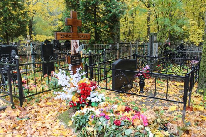 Нижегородцам показали могилу замминистра Галкиной, погибшей в ДТП - фото 3