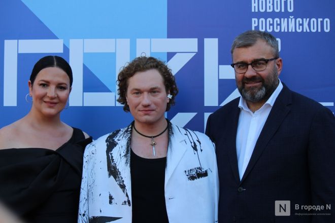 Знаменитости здесь: фоторепортаж с открытия &laquo;Горький fest&raquo; в Нижнем Новгороде - фото 114