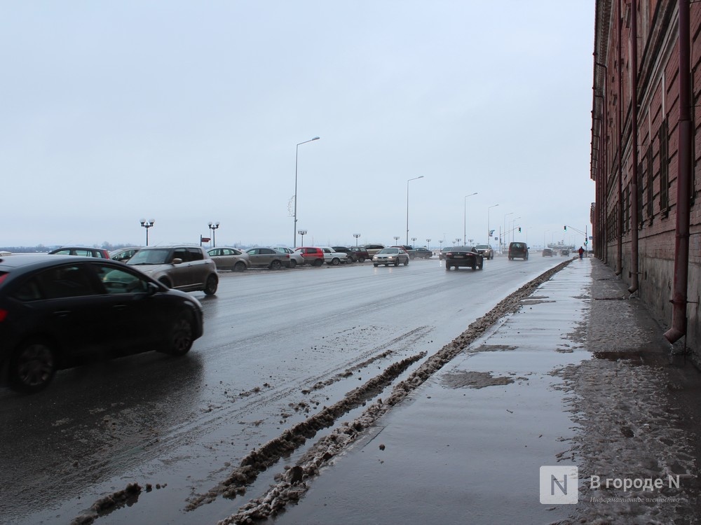 Дорогу начали ремонтировать на Нижне-Волжской набережной в Нижнем Новгороде