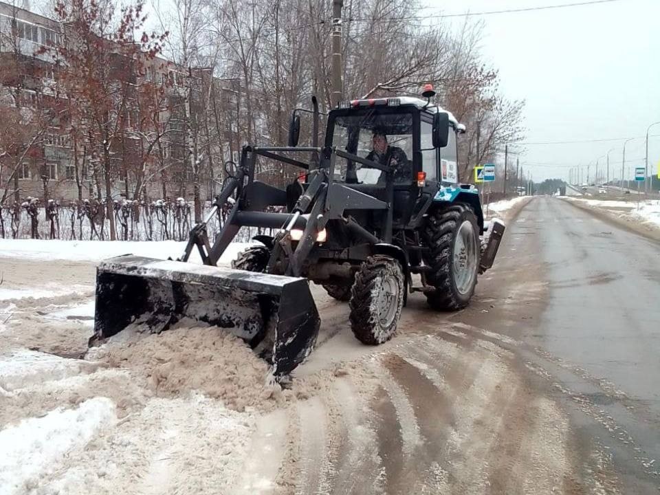 34 единицы техники задействованы на уборке снега в Дзержинске - фото 1