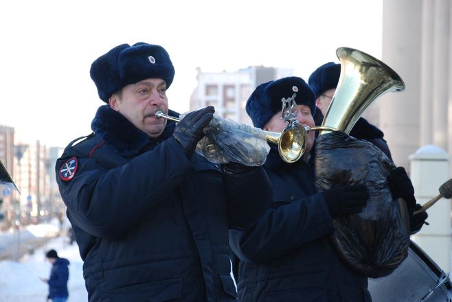 Оркестр нижегородской полиции сделал музыкальный подарок женщинам (ФОТО, ВИДЕО) - фото 23