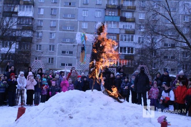 Очереди за блинами и сожжение чучела: нижегородцы отмечают Масленицу - фото 19