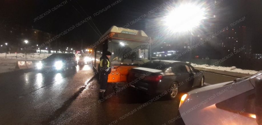 Пьяный водитель иномарки протаранил автобус в Сормовском районе - фото 3