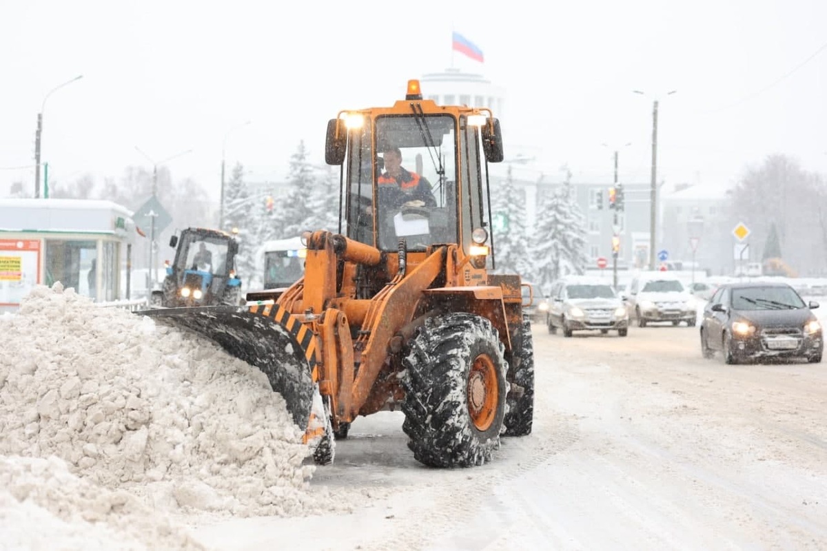 Снег из Дзержинска начали вывозить на полигон  - фото 1