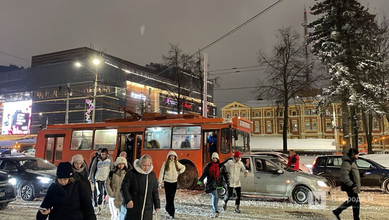 Троллейбус столкнулся с иномаркой на площади Лядова в Нижнем Новгороде - фото 4