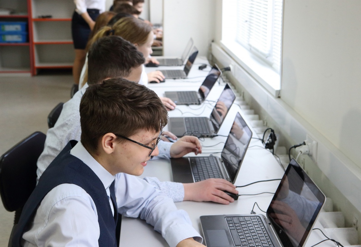 Более чем в 21 тысяче кабинетов нижегородских школ появился Wi-Fi - фото 1