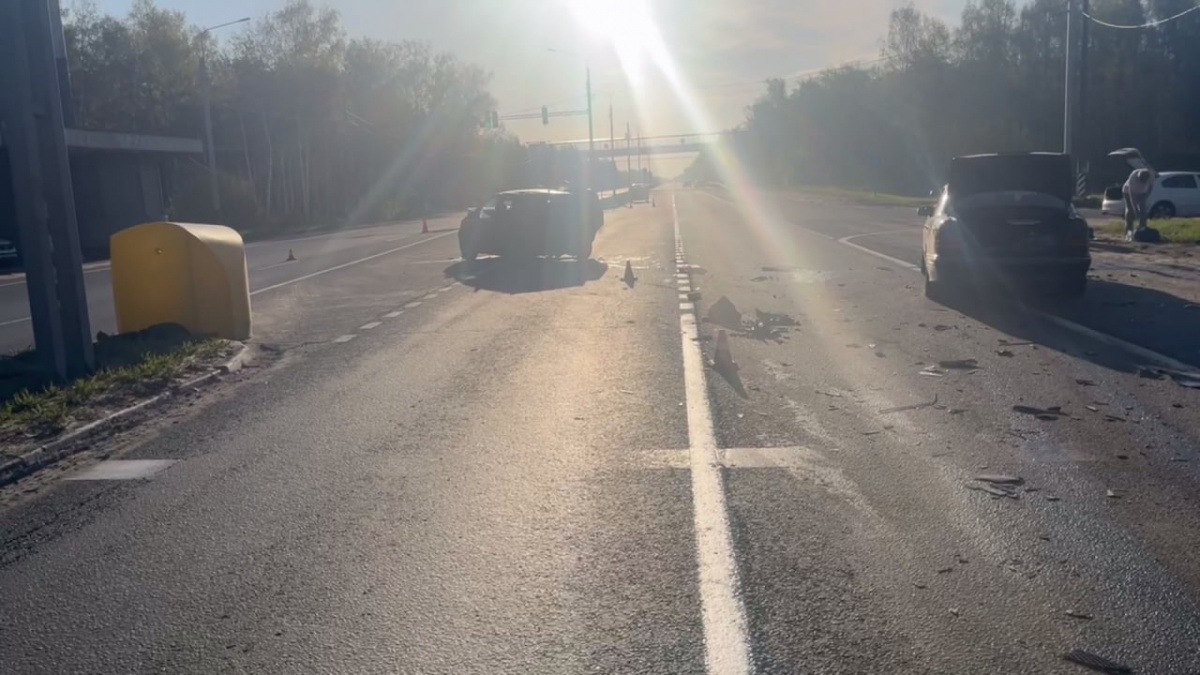 Женщина и ребенок пострадали в ДТП с тремя автомобилями на трассе в Дзержинске - фото 1