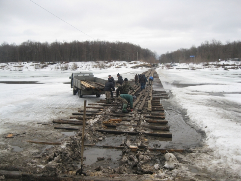 Ледовая переправа через реку Суру закрыта в Нижегородской области - фото 1