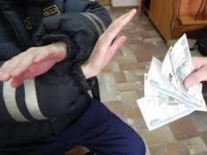 Боясь ареста за неоплаченный штраф, нижегородец дал взятку полицейскому