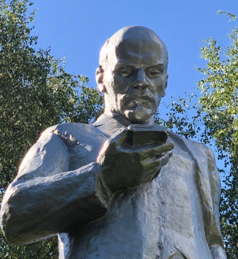 Ленина с айфоном в руках нашли в Нижегородской области - фото 2