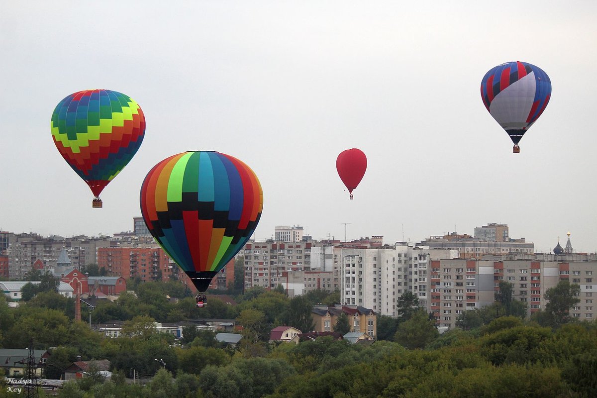 27 августа нижний. Воздушные шары на день города. Воздушный шар над городом. Фестиваль шаров Нижний Новгород. Фестиваль воздушных шаров в Нижнем Новгороде.