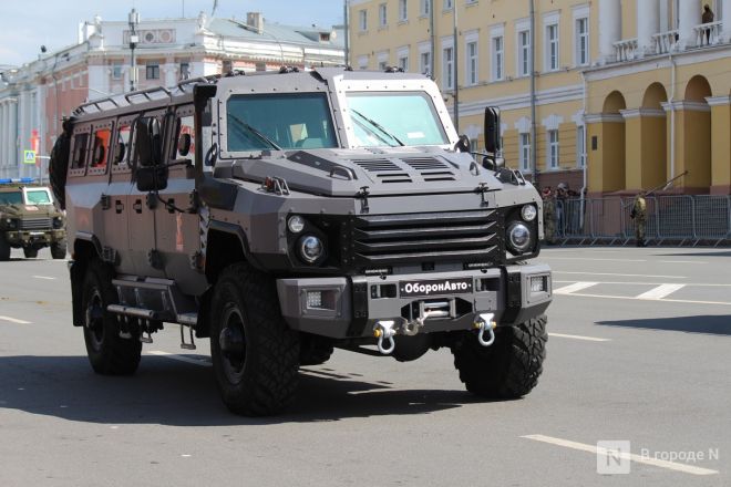 Фоторепортаж: парад в честь 80-й годовщины Победы прошел в Нижнем Новгороде - фото 141
