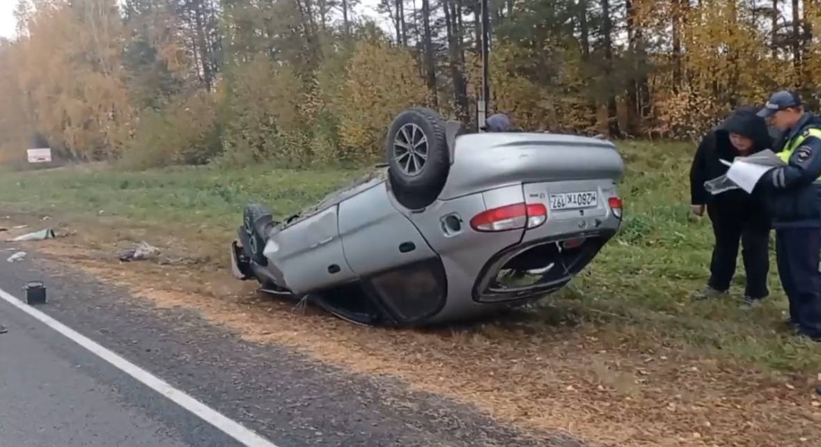 Автомобиль перевернулся в Нижегородской области: три человека пострадали - фото 1