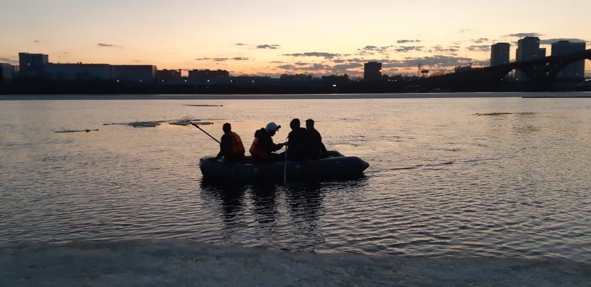 Спасатели сняли с льдины любопытных нижегородцев - фото 1