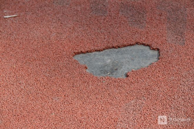 Трещит по швам: как выглядит центр Нижнего Новгорода после аномальной зимы — фоторепортаж - фото 90