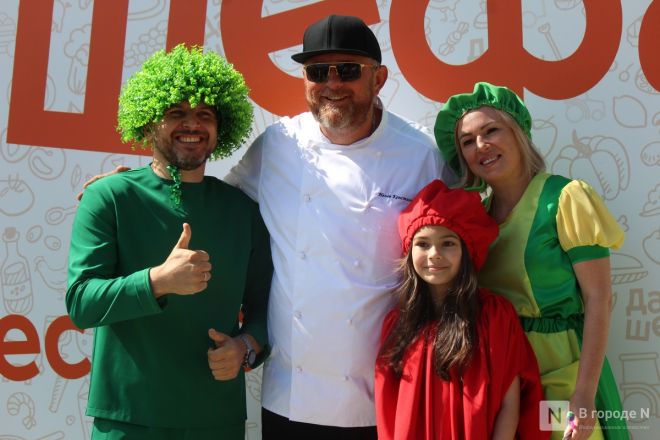 Попкорн и шаурма вышли на костюмированный парад фестиваля Ивлева в Нижнем Новгороде - фото 15