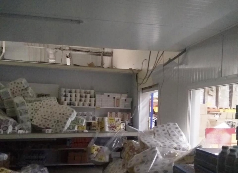 Потолок холодильной камеры обрушился в магазине «Светофор» в Дзержинске