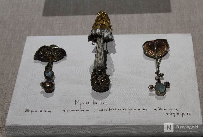 Создатель креста для Элтона Джона представил свои броши в Нижнем Новгороде - фото 28