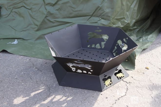 Танк-мангал и деревянные иконы: фоторепортаж с новой выставки от заключенных в Нижнем Новгороде - фото 29