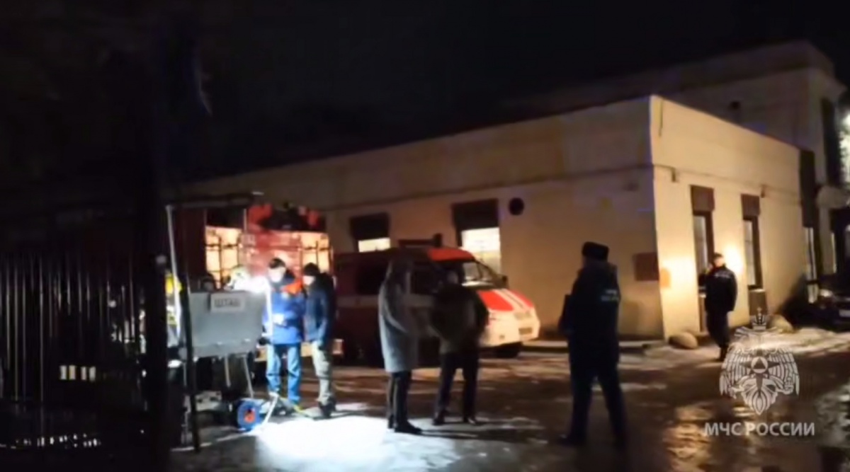 70 человек эвакуировали из горящего дома на проспекте Кирова - фото 1