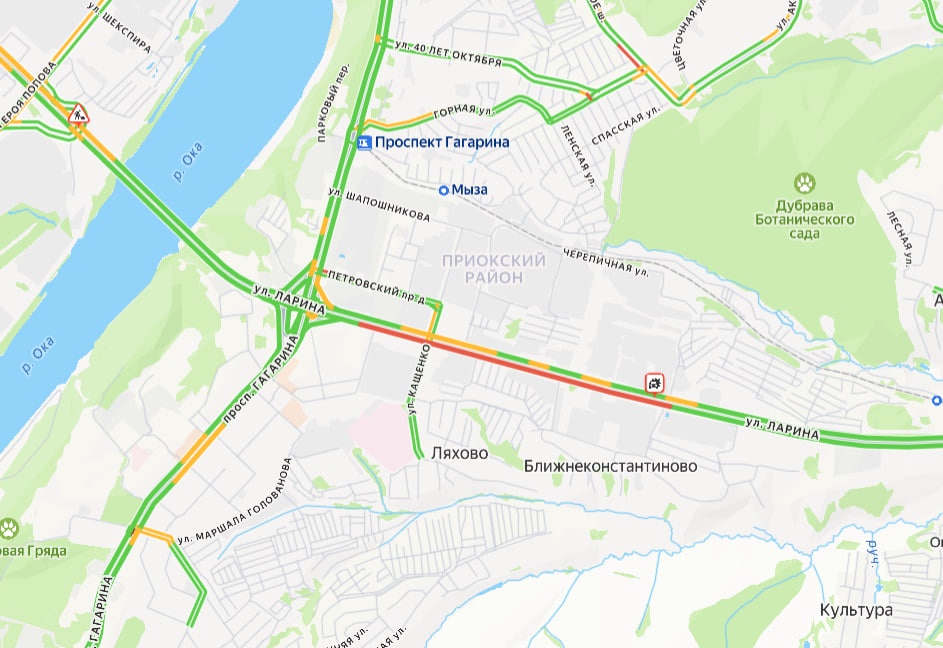 Огромная пробка сковала улицу Ларина в Нижнем Новгороде из-за ДТП  - фото 2