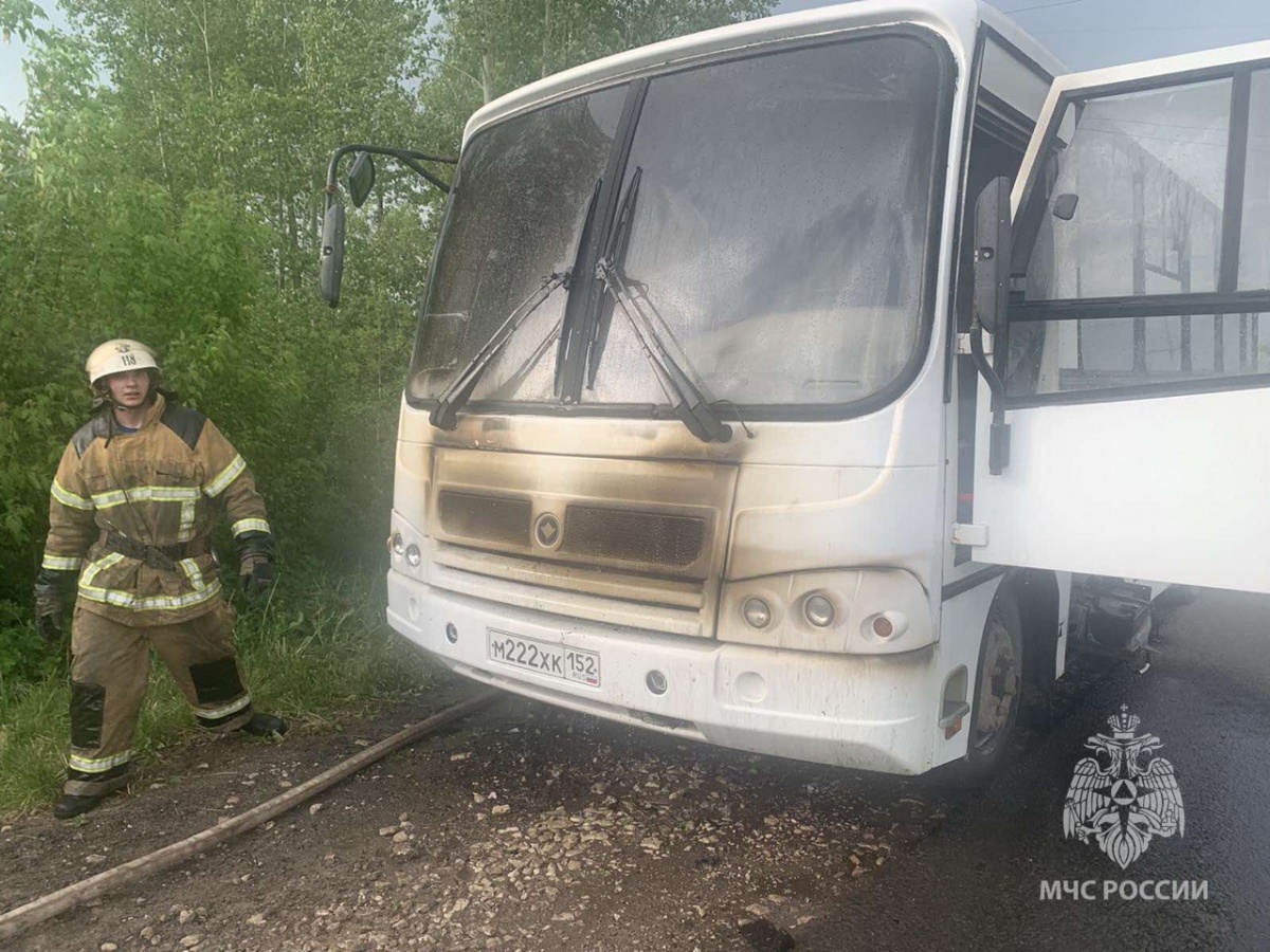Автобус загорелся в Сергаче - фото 1