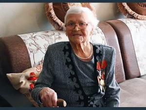 102-летней нижегородке вручили юбилейную медаль в честь 75-летия Победы