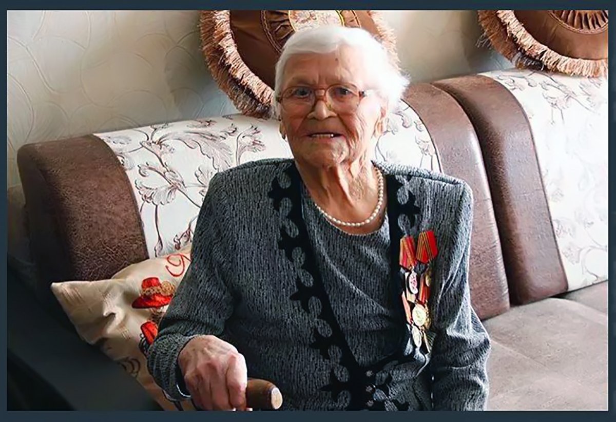 102-летней нижегородке вручили юбилейную медаль в честь 75-летия Победы - фото 1