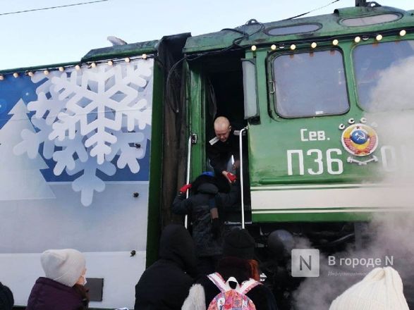 Нижегородцы встретили поезд Деда Мороза - фото 7