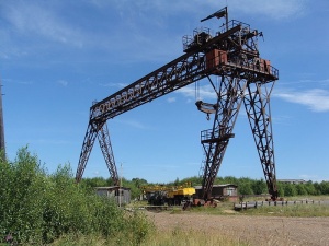 Машинист крана погиб в Тоншаеве, упав из кабины
