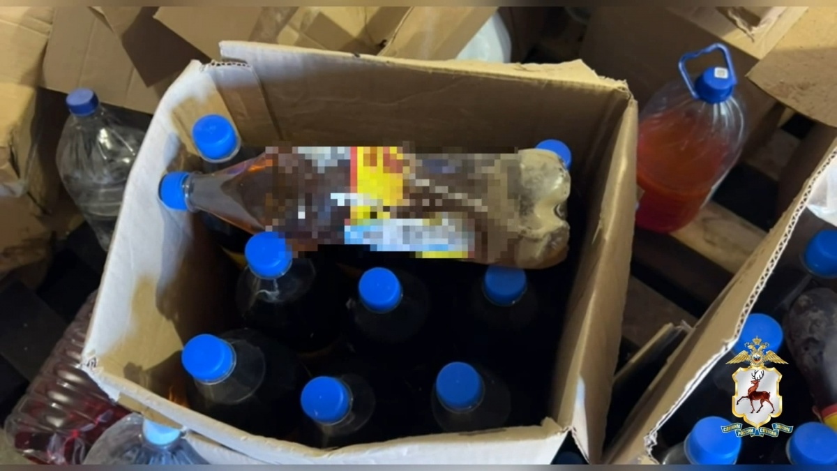 Около 3,5 тысячи литров опасного алкоголя обнаружили в Нижнем Новгороде - фото 1