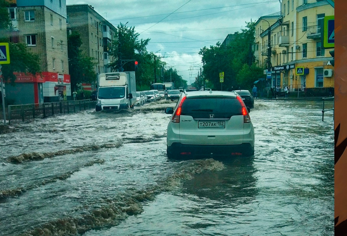 Улицы Дзержинска затопило из-за дождей
