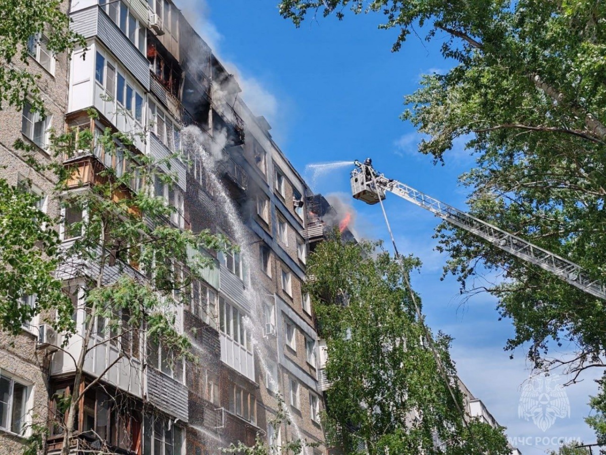 Жители многоэтажки на Пермякова слышали взрыв перед пожаром
