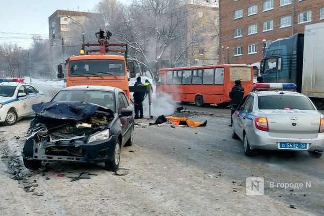 Два человека погибли при встречном столкновении автомобилей на проспекте Гагарина в Нижнем Новгороде - фото 3