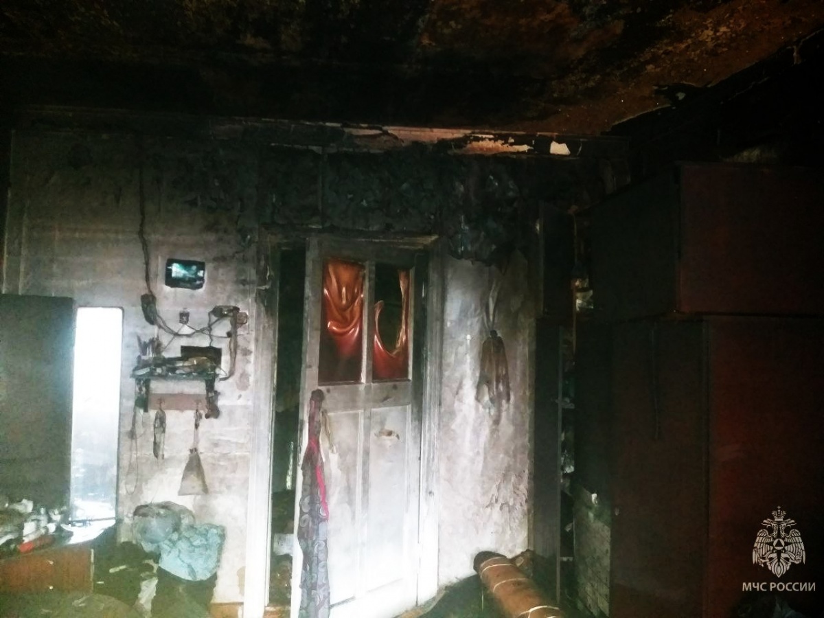 15 человек эвакуировали из-за пожара в доме по улице Усиевича - фото 1
