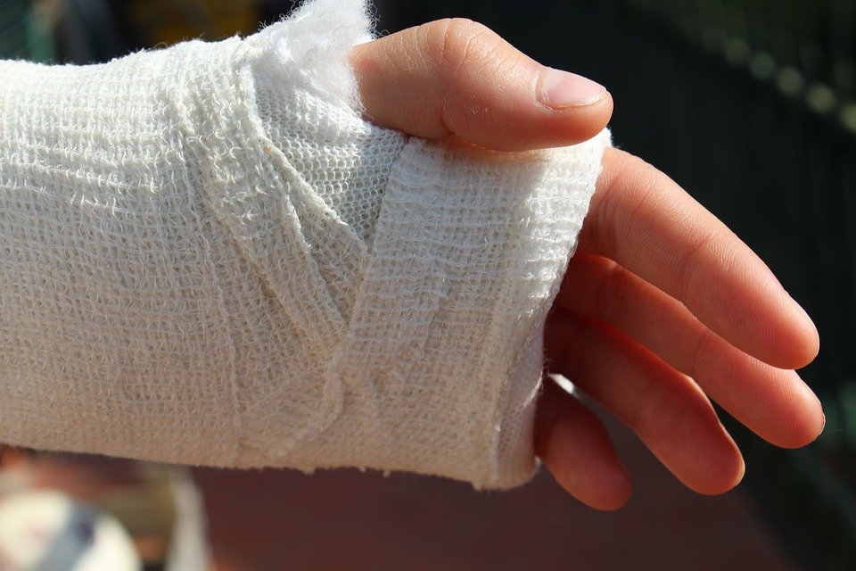 Девочка сломала руку на аттракционе в Дальнем Константинове