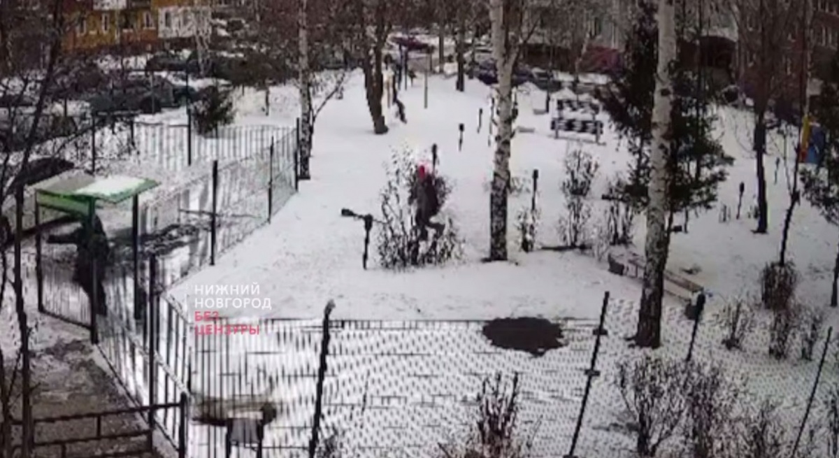 Нижегородцы жалуются на подростков-вандалов в Верхних Печерах - фото 1