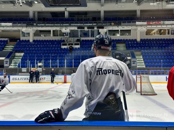 &laquo;На льду мы становимся детьми&raquo;. Один день с хоккеистами нижегородского &laquo;Торпедо&raquo; &mdash; репортаж &laquo;В городе N&raquo; - фото 31